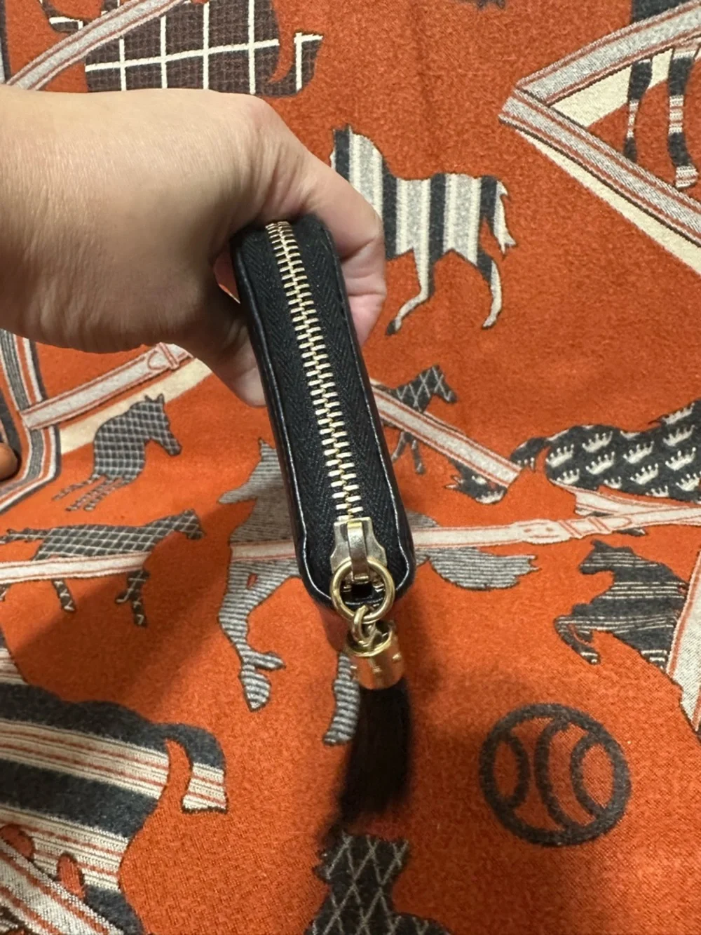 GUCCI❤️🌟 BLACK SOHO ZIPPED AROUND WALLET ⭐️ - Picture 3 of 6